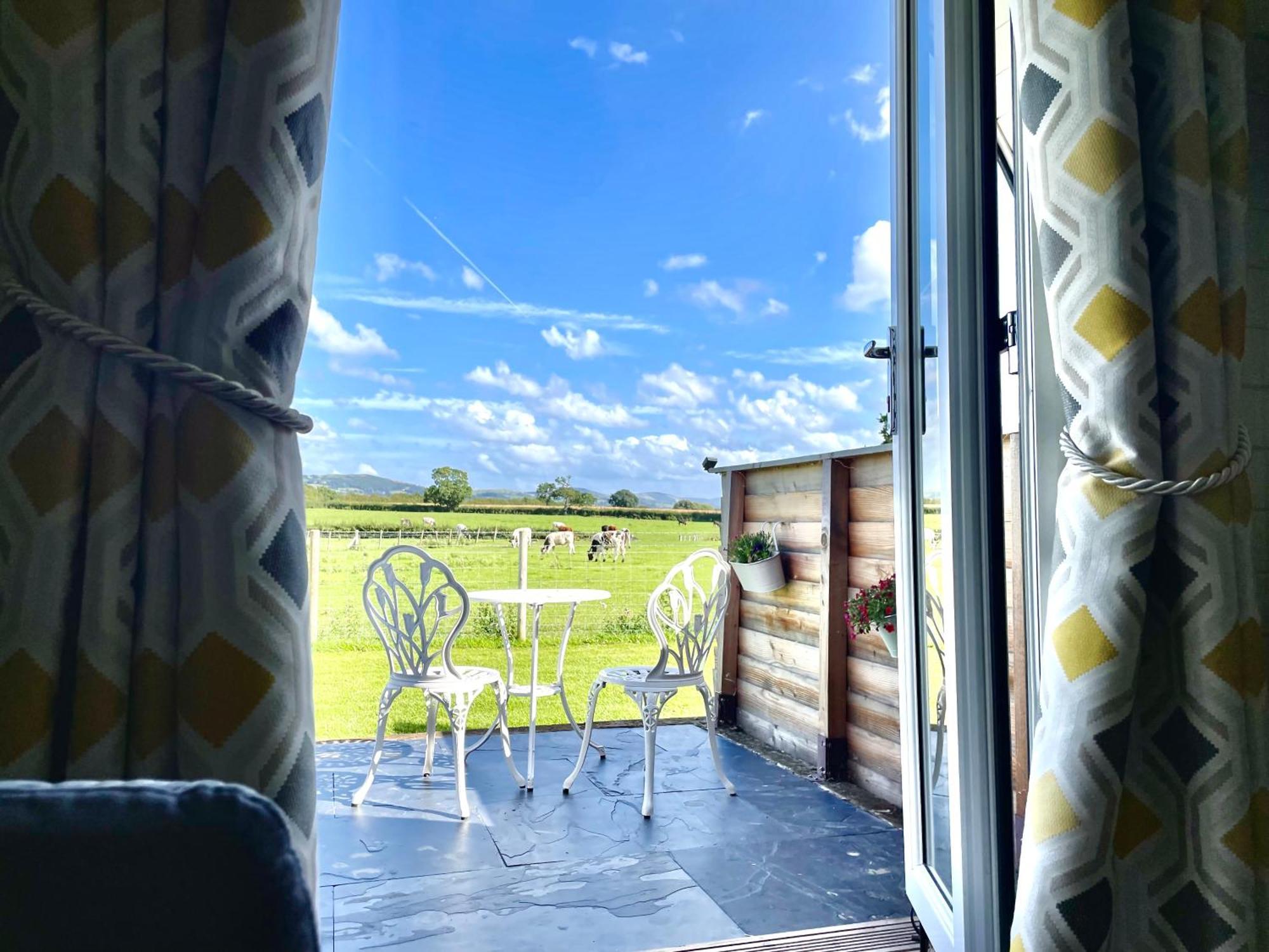 Abbey Farm Luxury Glamping Hotel Rhuddlan Exterior foto